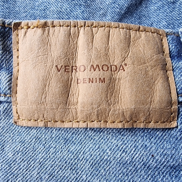 Vero Moda Light Wash Denim Highwaisted Mom Jeans👖 - Picture 11 of 11